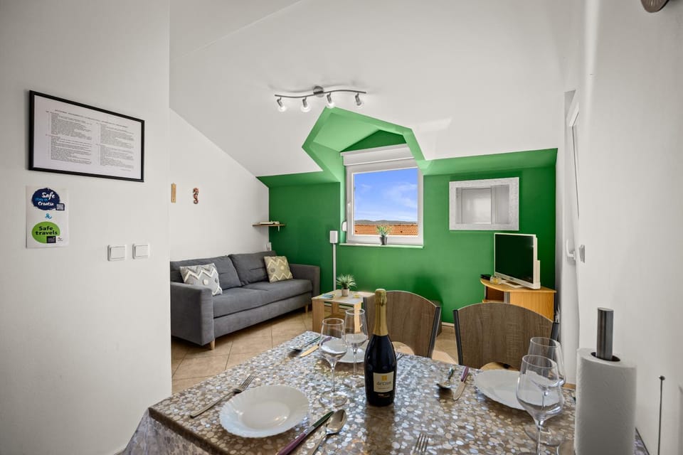 TV and multimedia, Living room, Dining area