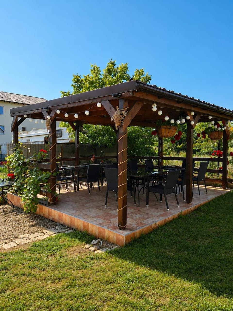Patio, Day, Garden, Dining area