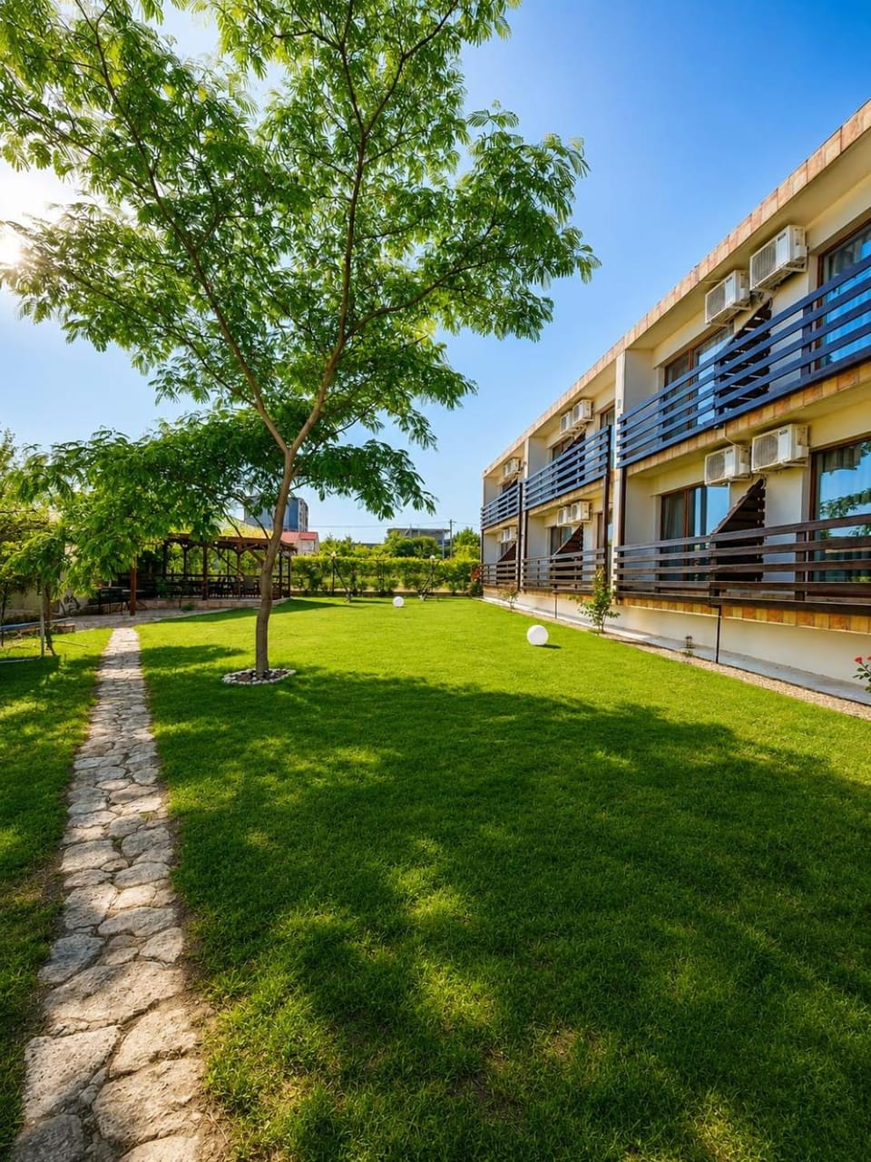 Property building, Day, Garden, Garden view
