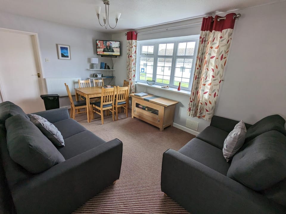 35 Gower Holiday Village with Seasonal Pool House in Wales