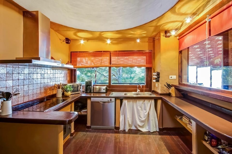 Kitchen or kitchenette, Communal kitchen