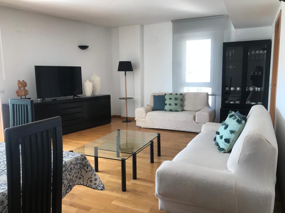TV and multimedia, Living room, Lounge or bar, Seating area