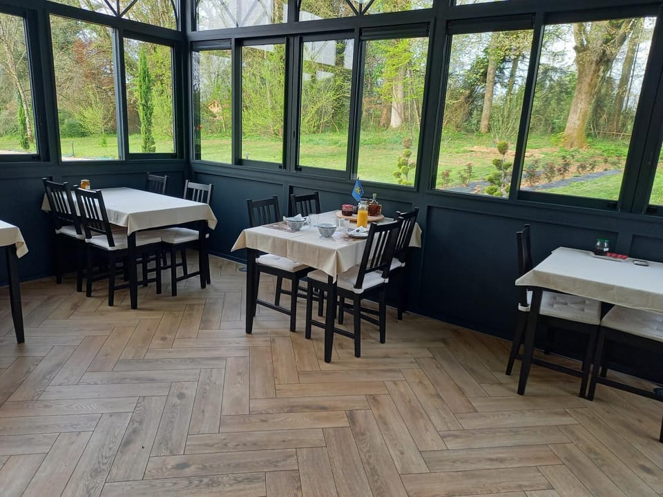 Chambres d'hôtes Le Petit Roche Bed and Breakfast in Jura