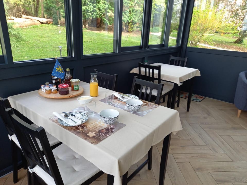 Chambres d'hôtes Le Petit Roche Bed and Breakfast in Jura