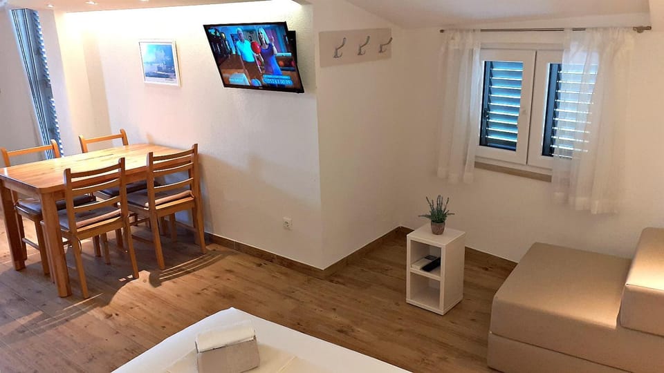 Stone House Bonaca with Sea View Apartment in Baška Voda