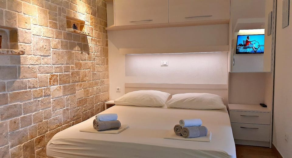 Stone House Bonaca with Sea View Apartment in Baška Voda