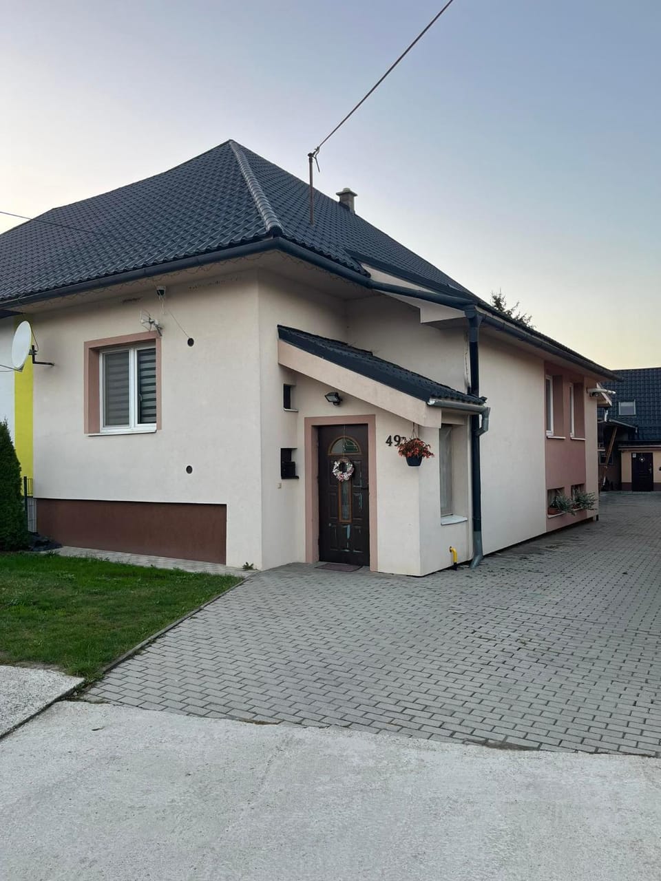 Property building, Day, Neighbourhood, Street view