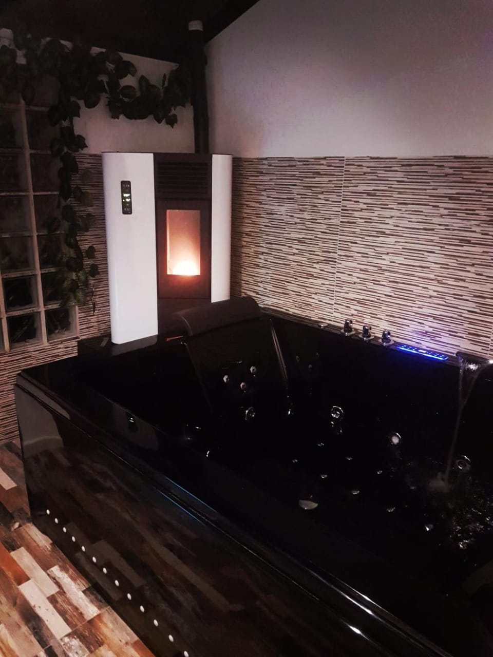 Hot Tub, Spa and wellness centre/facilities
