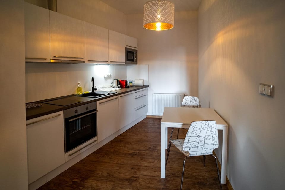 Coffee/tea facilities, Kitchen or kitchenette, Seating area