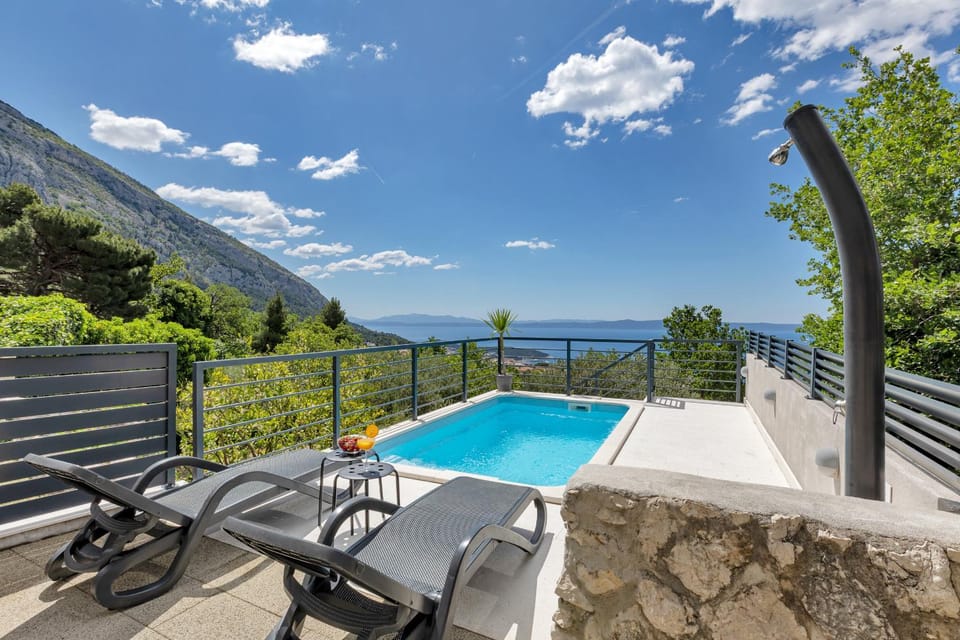 Day, Natural landscape, View (from property/room), Balcony/Terrace, Mountain view, Sea view, Swimming pool, sunbed