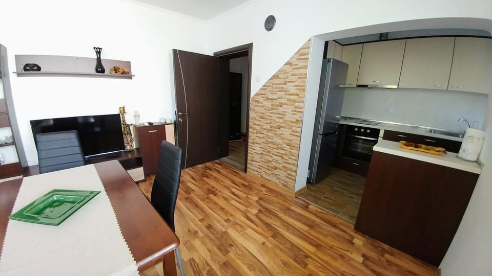 TV and multimedia, Coffee/tea facilities, Kitchen or kitchenette, Dining area