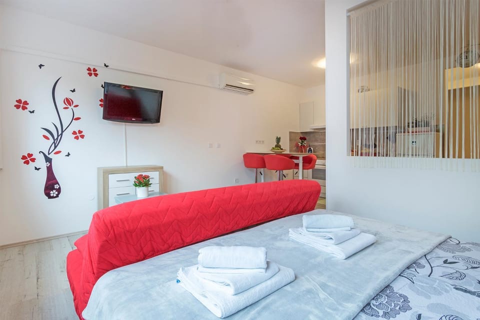 TV and multimedia, Living room, Bedroom