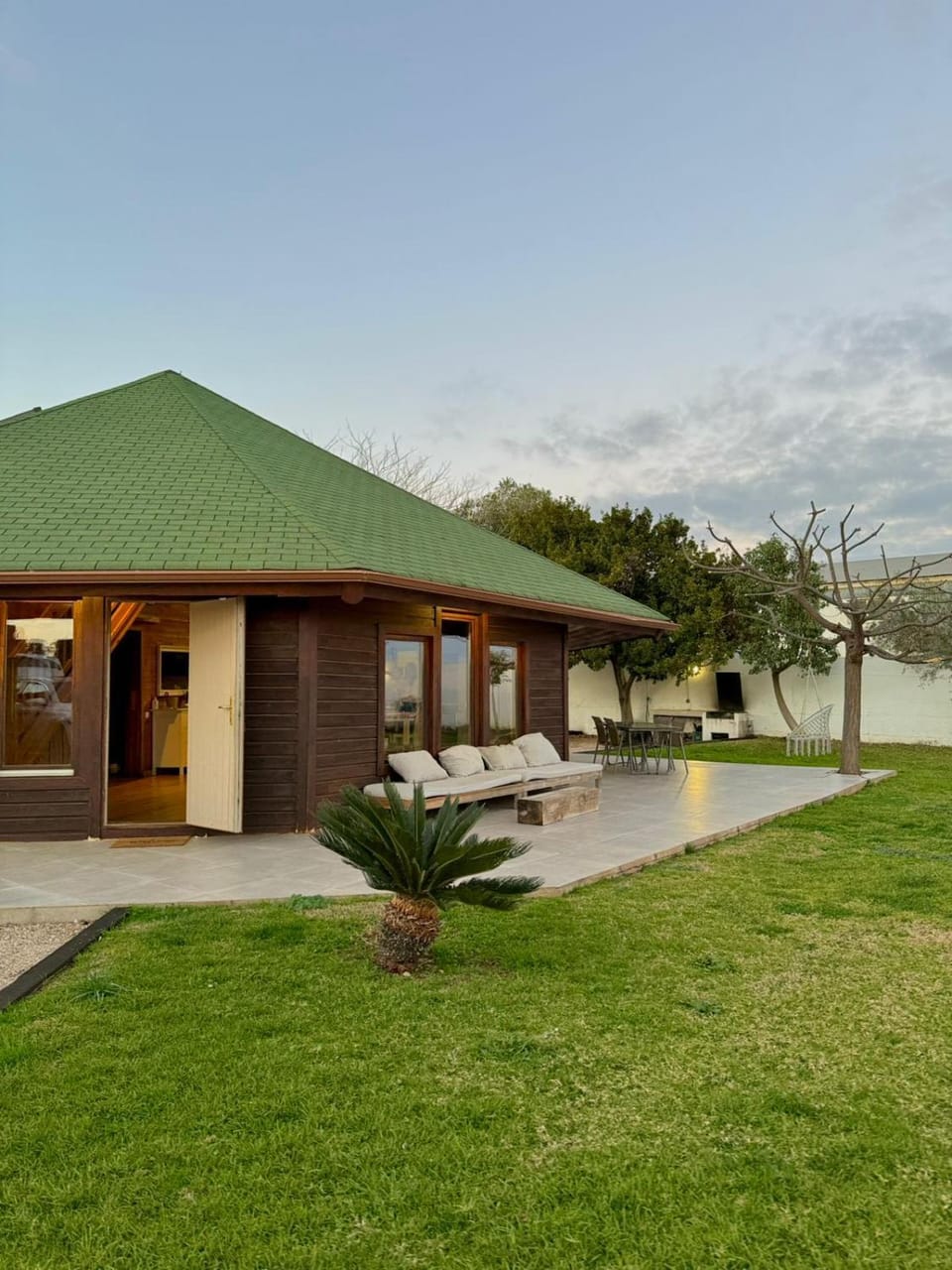 Property building, Spring, Day, Natural landscape, Garden, Garden view