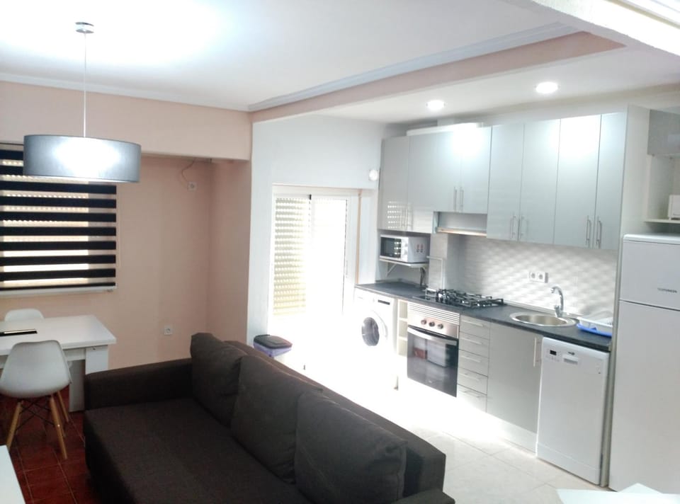 Kitchen or kitchenette, Lounge or bar