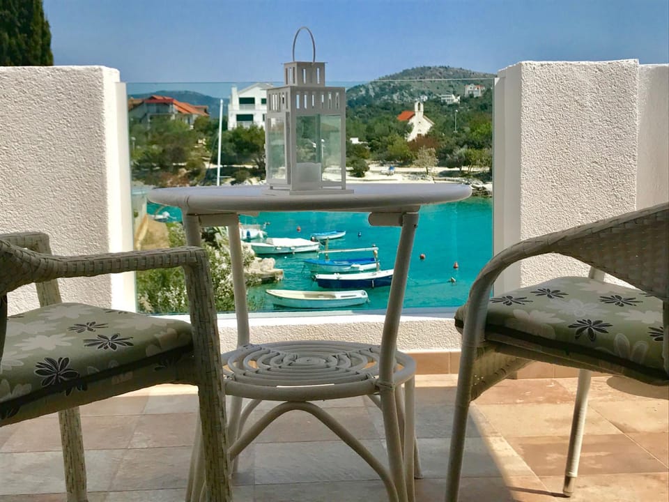 Balcony/Terrace, Decorative detail