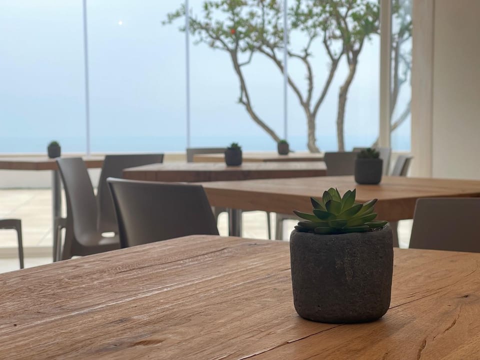 Property building, Restaurant/places to eat, Breakfast