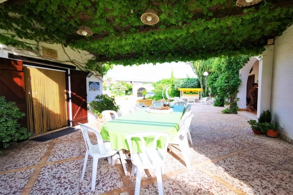 Patio, Dining area, Inner courtyard view