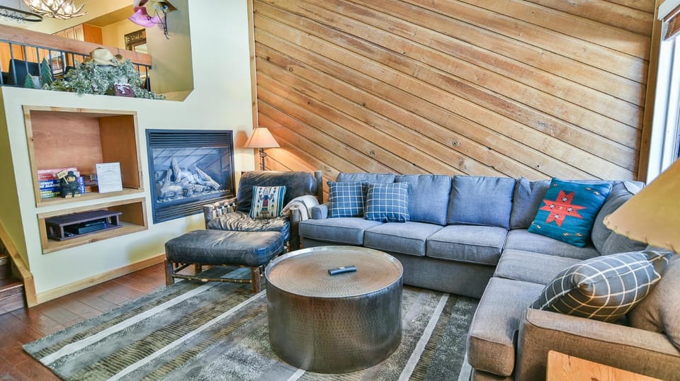 Cedars Powder Day Townhome: Ski-In, Ski-Out Apartment in Breckenridge