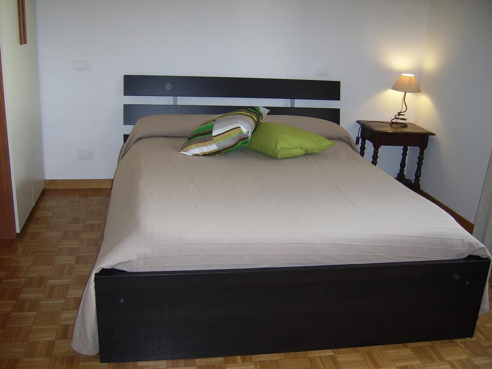 Shower, Toilet, Restaurant/places to eat, Bathroom, TV and multimedia, Fitness centre/facilities, Bedroom, Garden view, Supermarket/grocery shop, Swimming pool