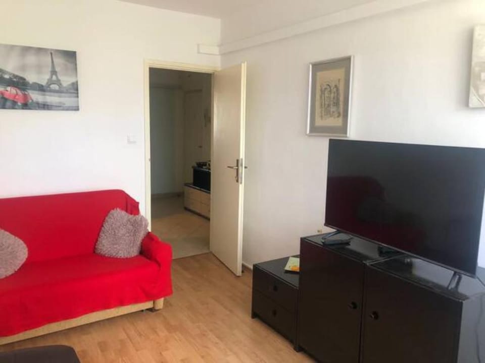 Communal lounge/ TV room, TV and multimedia, Living room