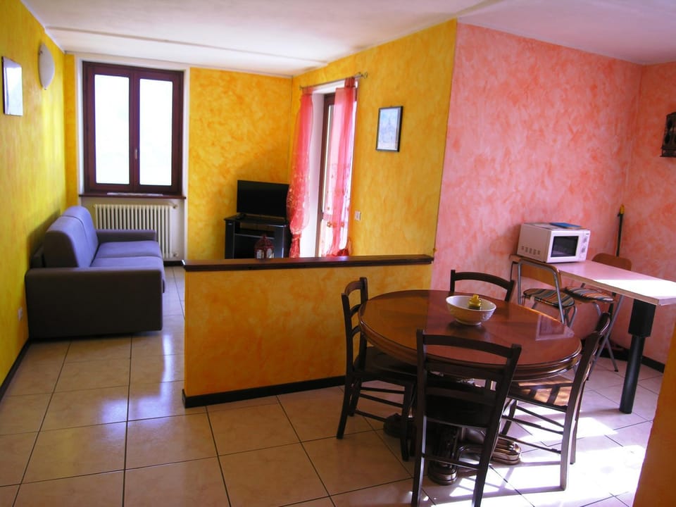 Living room, Dining area