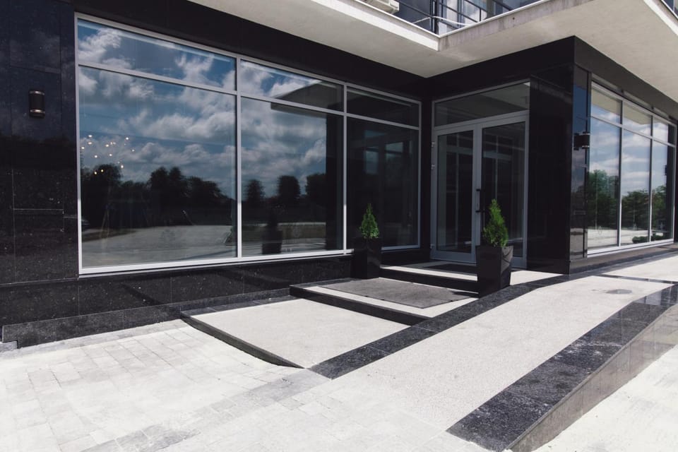 Facade/entrance