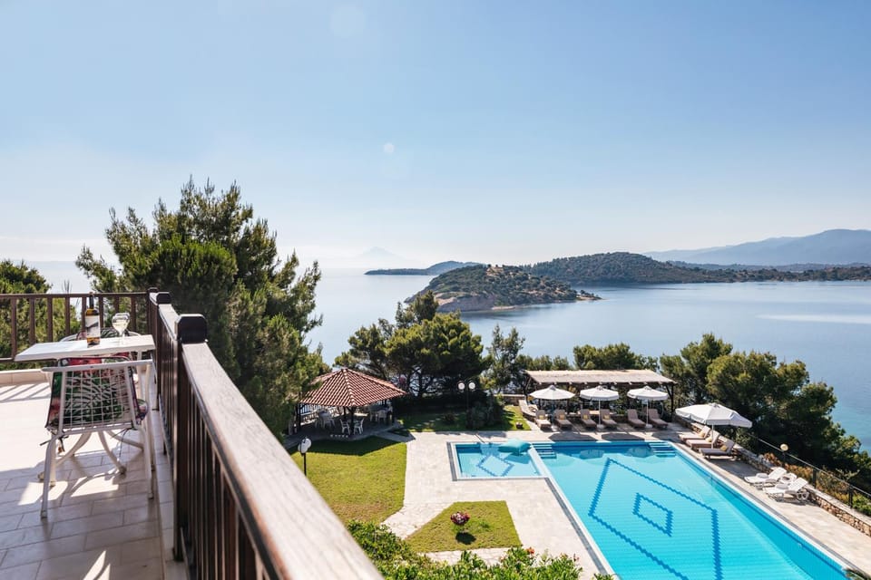 Pool view, Sea view