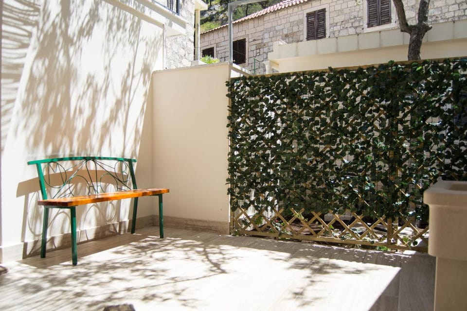 Patio, Patio, Balcony/Terrace, Balcony/Terrace, Seating area, Landmark view