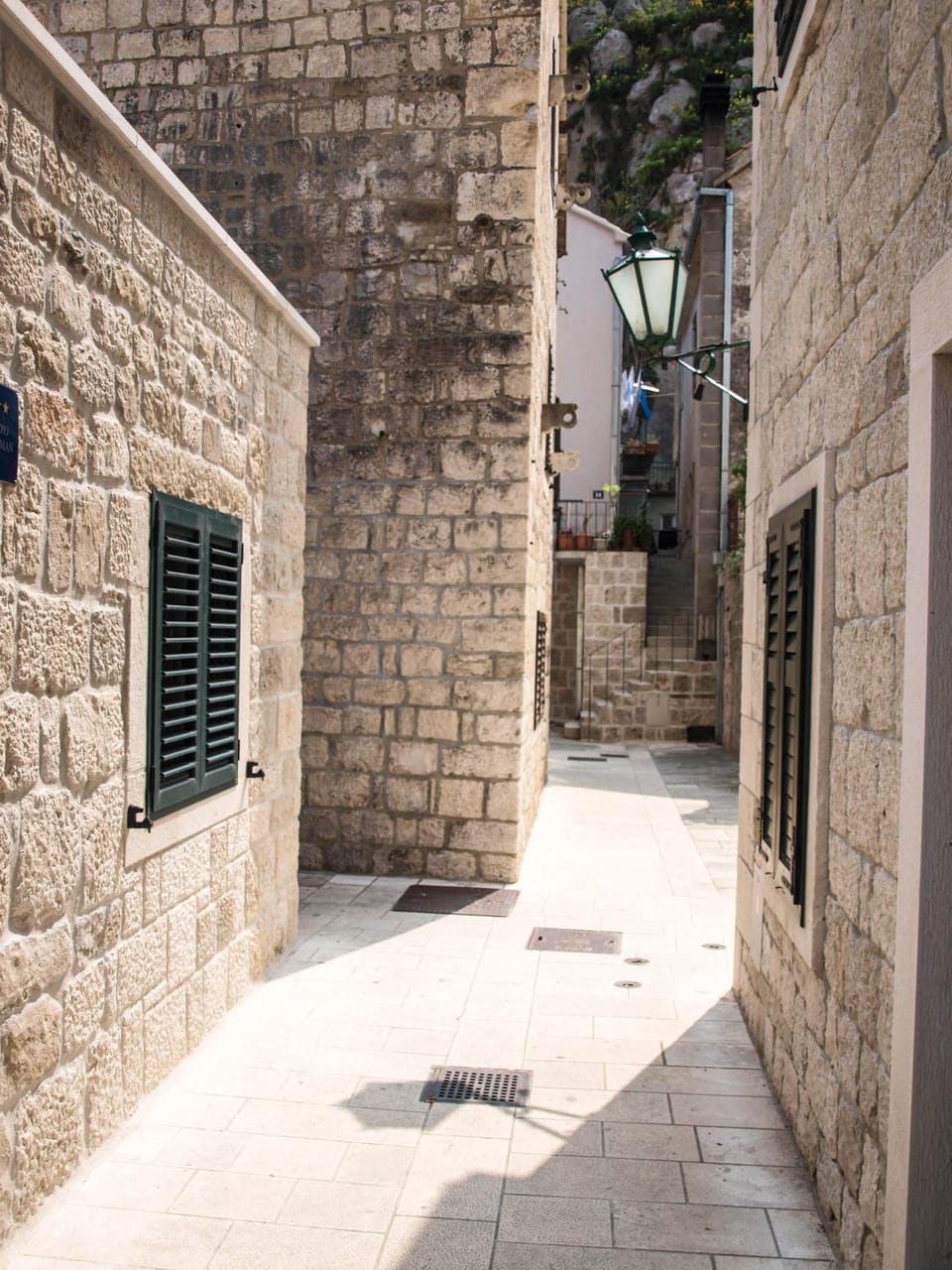 Facade/entrance, Spring, Off site, Day, Neighbourhood, Summer, Street view
