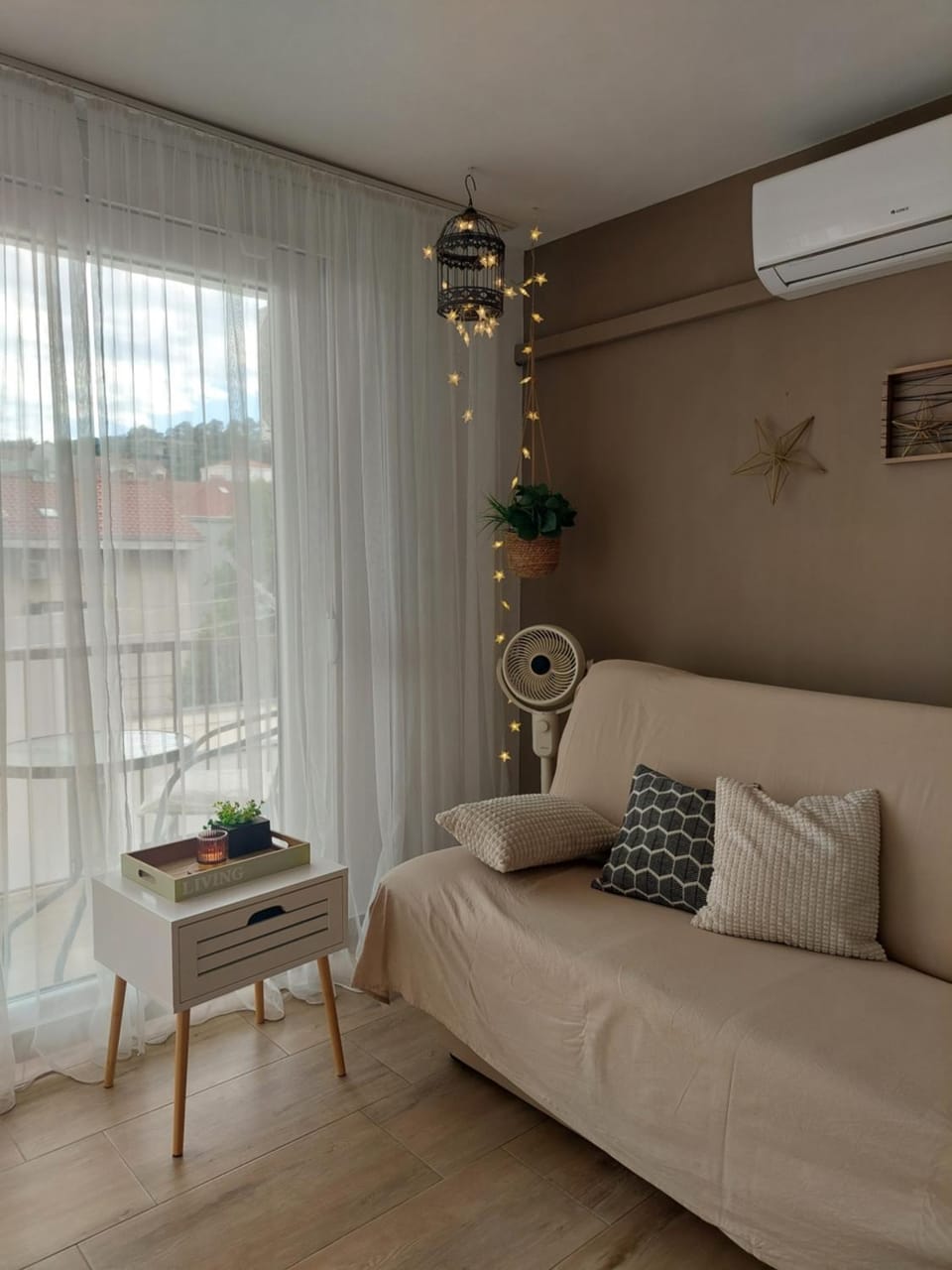 Living room, Seating area, air conditioner