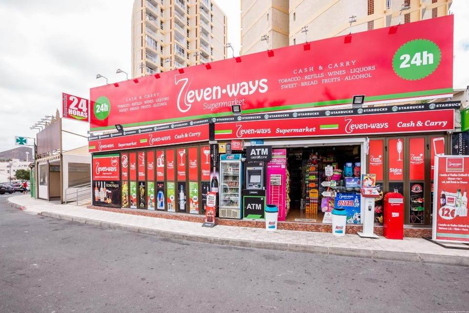 Property building, Facade/entrance, Supermarket/grocery shop, Shopping Area