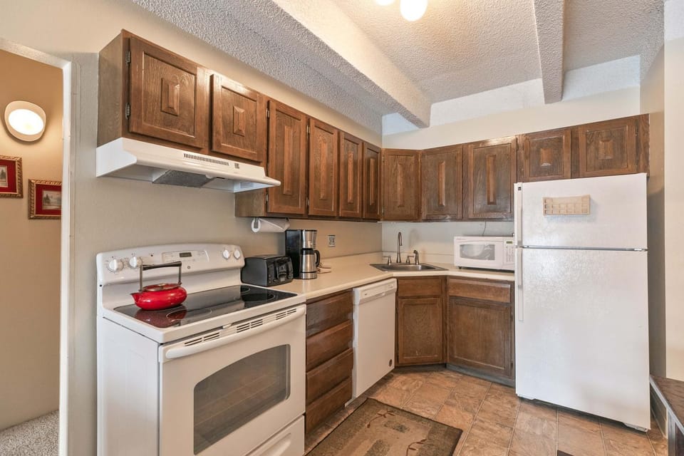Ten Mile Creek Condo: Downtown Frisco, Hot Tub Apartment in Frisco