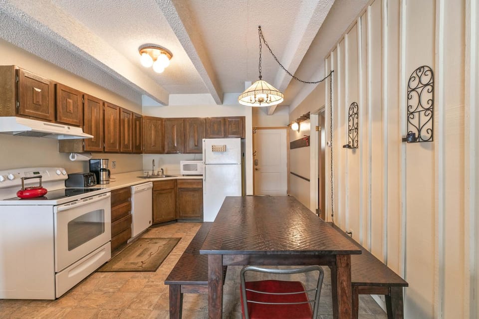 Ten Mile Creek Condo: Downtown Frisco, Hot Tub Apartment in Frisco