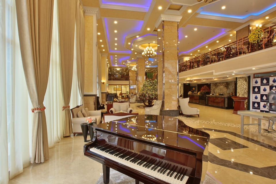 Nightclub / DJ, Seating area