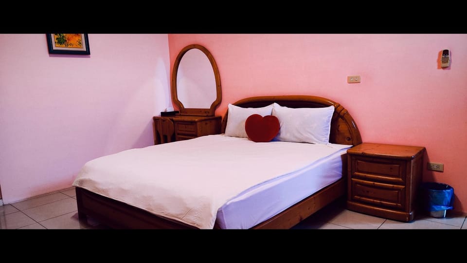 Bed, Bathroom, TV and multimedia, Photo of the whole room, Bedroom, Breakfast, wardrobe, air conditioner