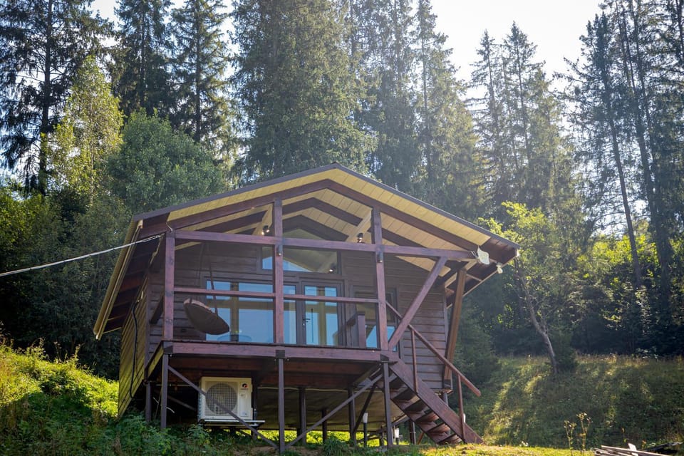 Lisoviy Zatyshok, z vidkrutum litnim baseynom,чан-джакузі Inn in Lviv Oblast