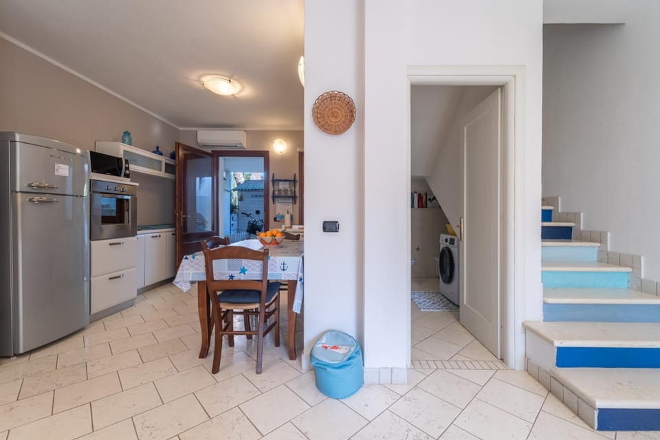 Bathroom, Kitchen or kitchenette, Dining area, Garden view, washing machine, kitchen, air conditioner