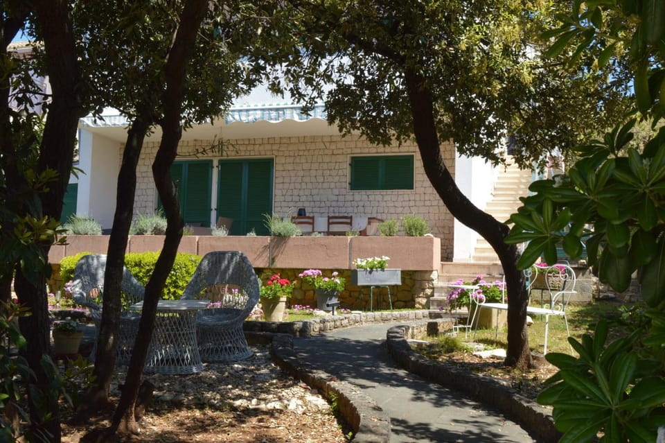 Property building, Garden, Balcony/Terrace