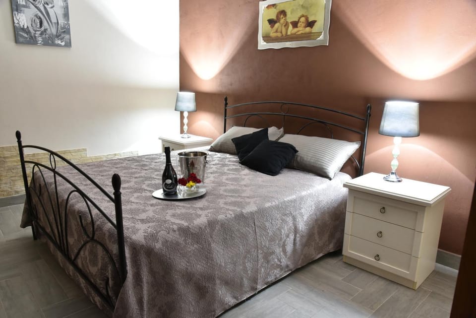Toilet, Bed, Bathroom, Photo of the whole room, Bedroom, Garden view, towels