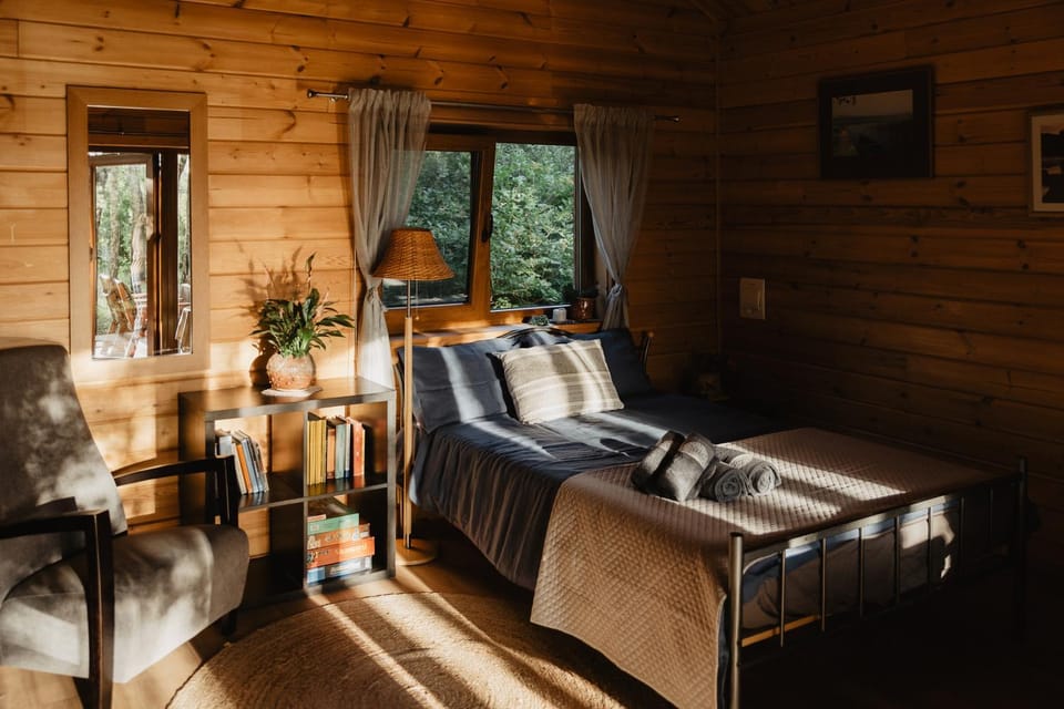 Bed, Photo of the whole room, Seating area, Bedroom