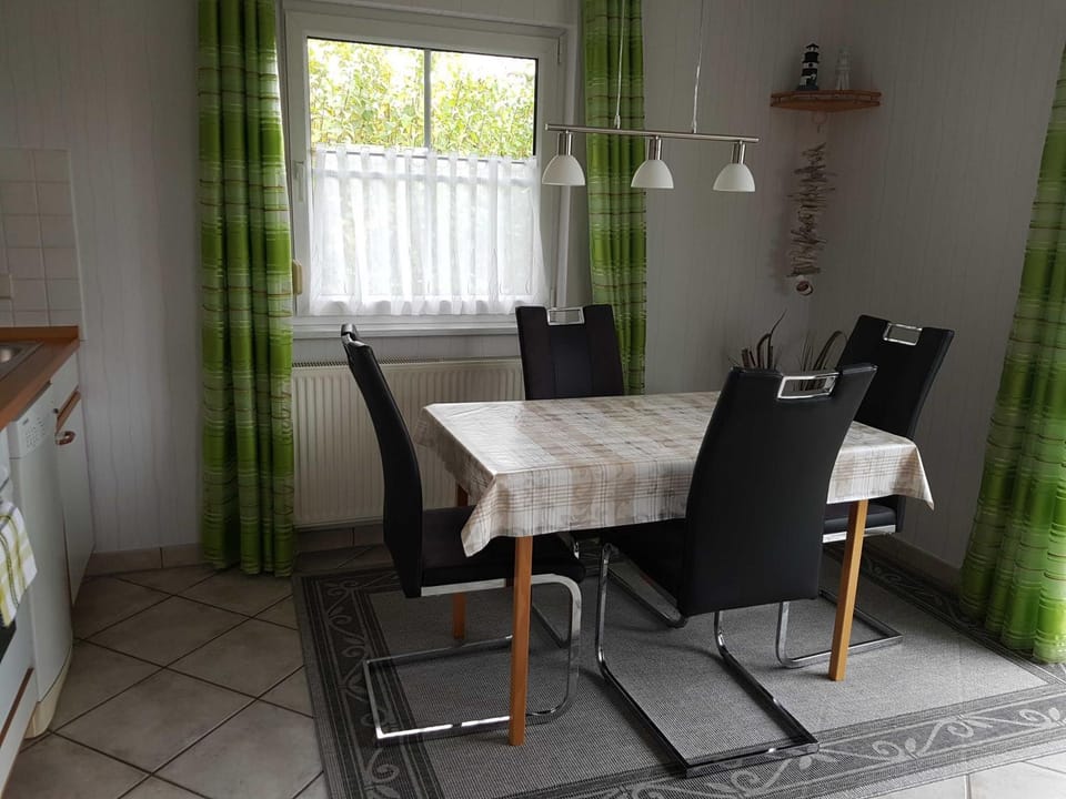 Dining area, kitchen