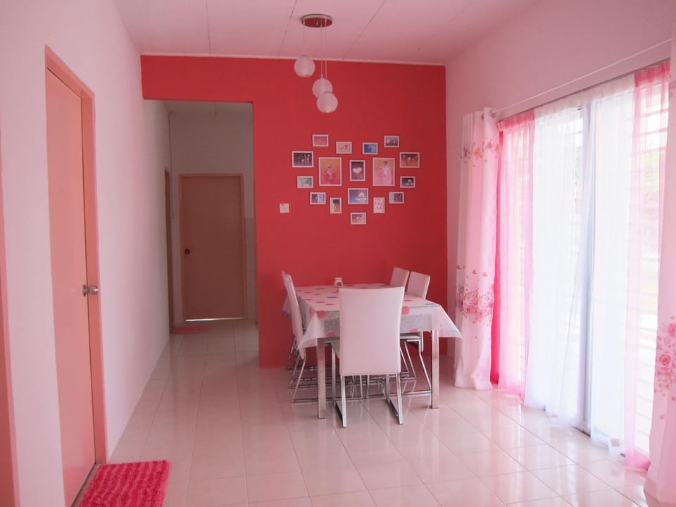 Dining area, On site