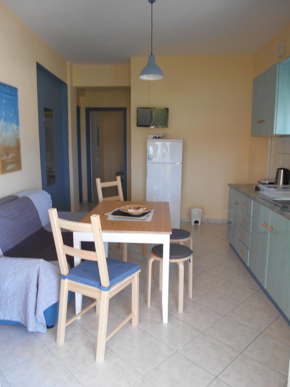 Kitchen or kitchenette, Dining area, oven, stove