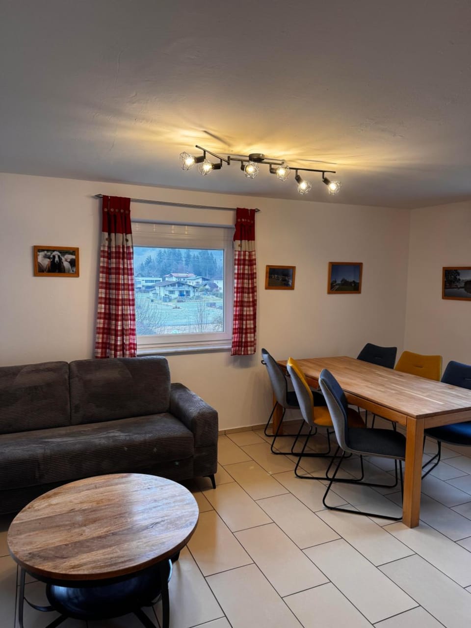 Living room, Seating area, Dining area