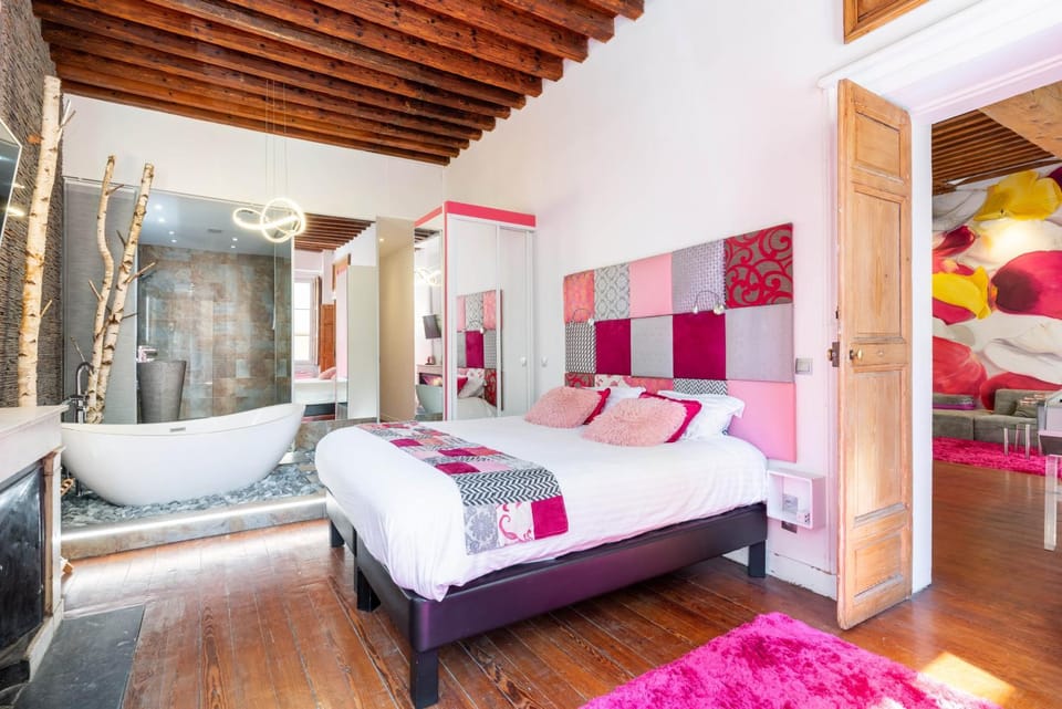 Bed, Photo of the whole room, Bedroom, Bath