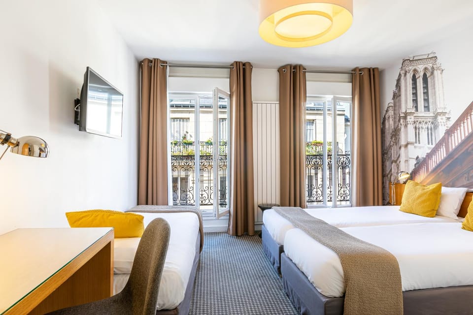 Bed, Bedroom, Street view