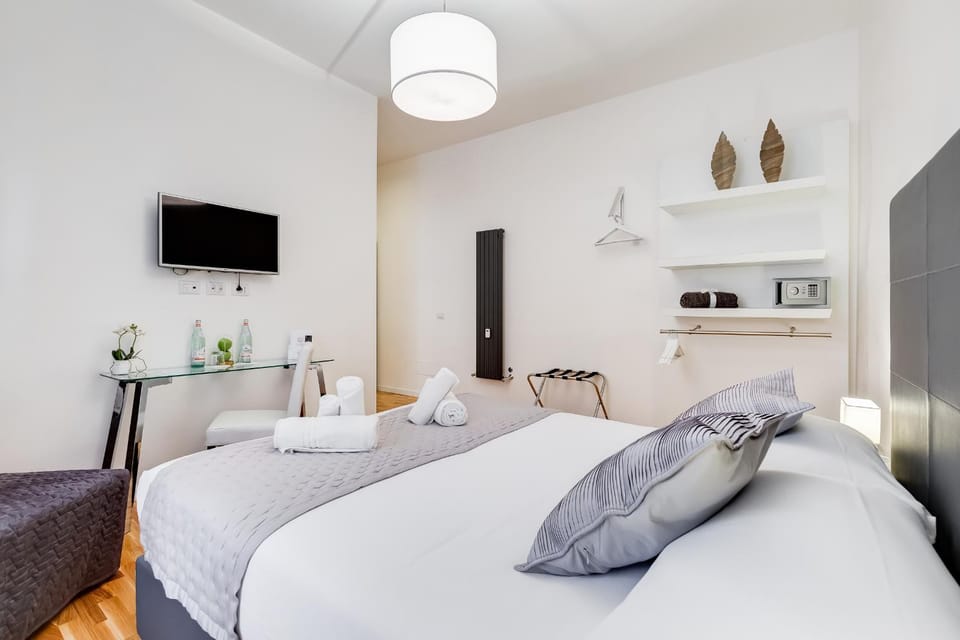 Photo of the whole room, Bedroom