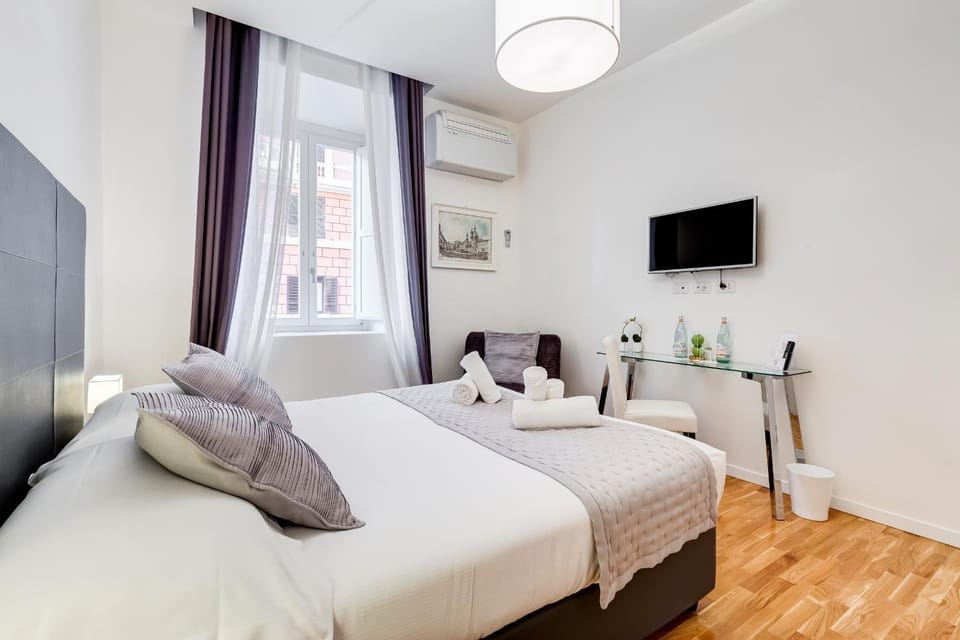 Photo of the whole room, Bedroom