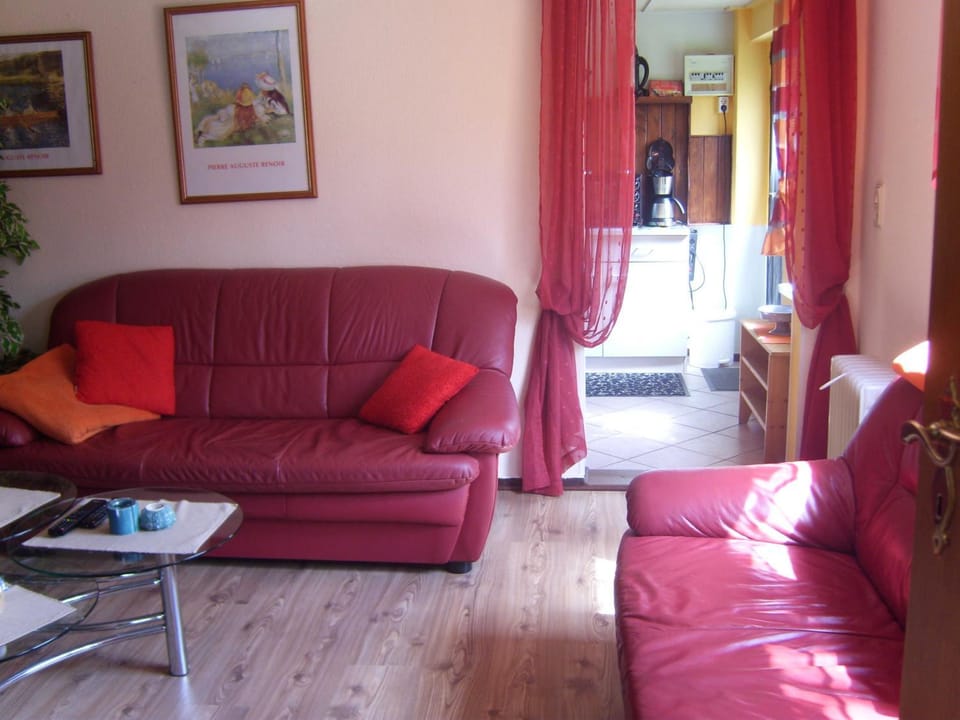 Kitchen or kitchenette, Seating area