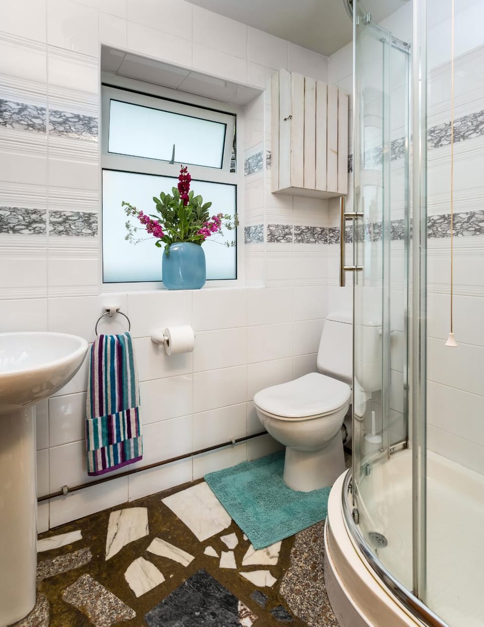 Shower, Toilet